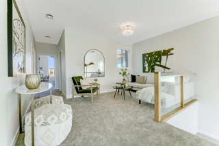 Bonus room or flex space in Venetian home